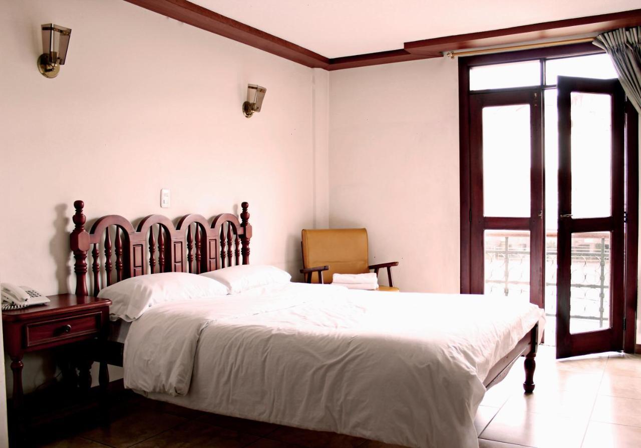 Hotel Cumanda Alfaro Bagian luar foto